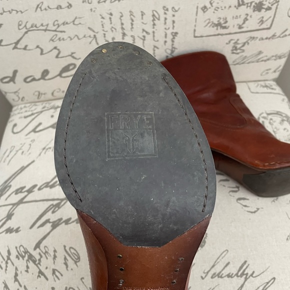 Ladies FRYE boots - Picture 2 of 5